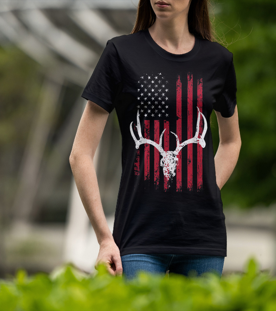 Vintage Deer USA Flag Animals Lover Antlers Rustic Patriotic T-Shirt