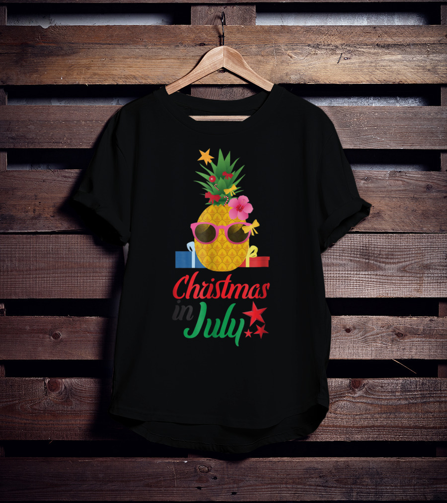 Christmas In July Pineapple Summer With Sunglasses And Gifts T-Shirt