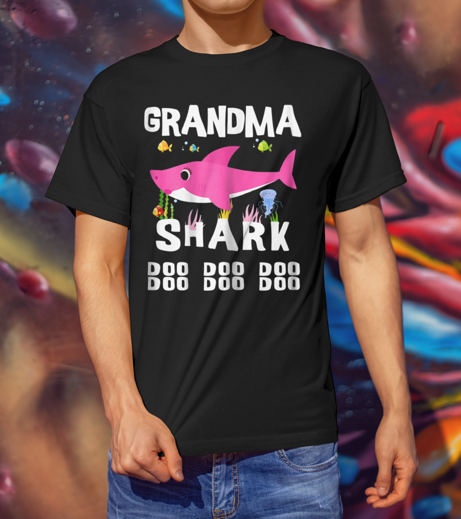 Grandma Shark Doo Doo Doo Mothers Pink Cartoon Fish Sea Creatures T-Shirt