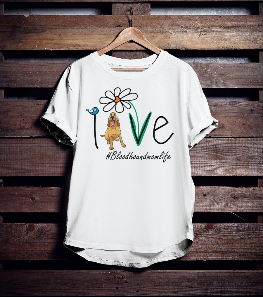 Love Bloodhound Mom Life Daisy T-Shirt