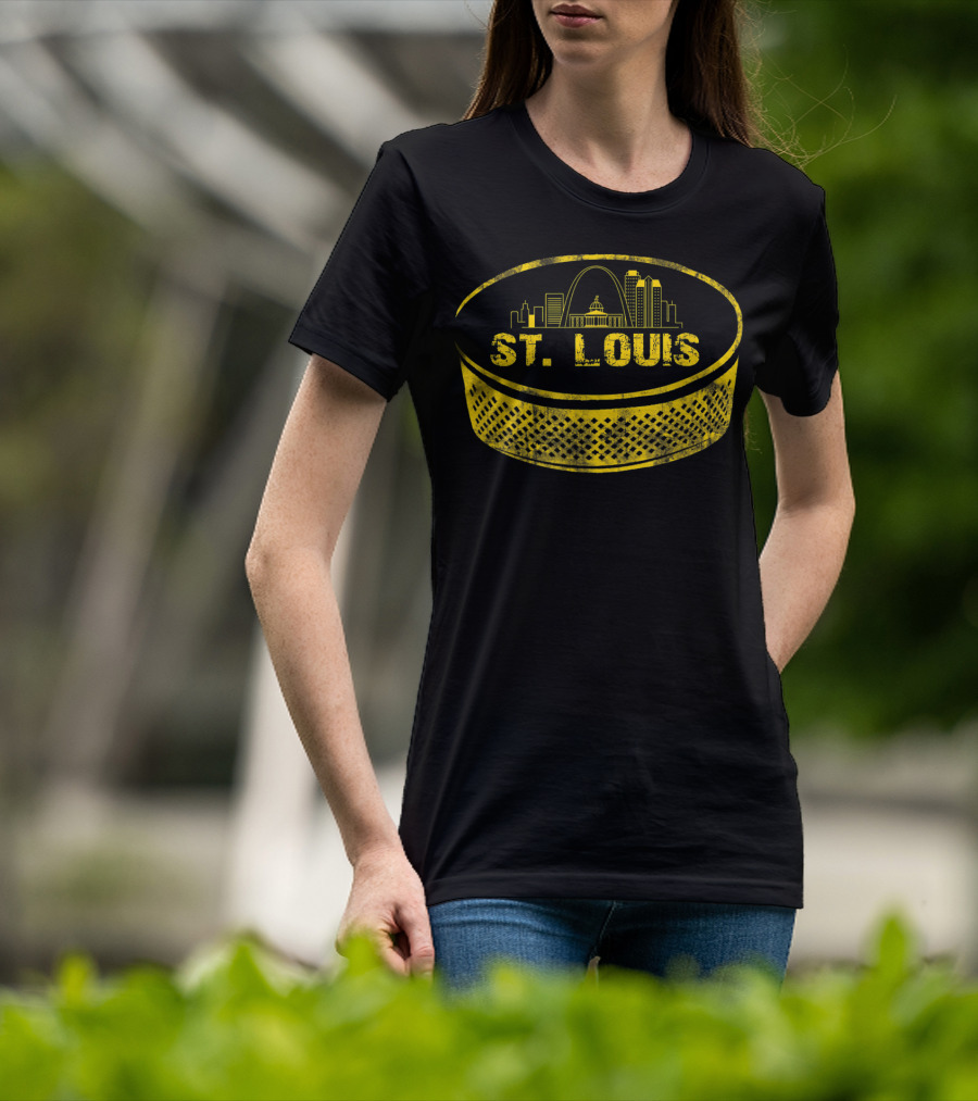 St Louis Missouri Cityscape Hockey Puck Retro T-Shirt