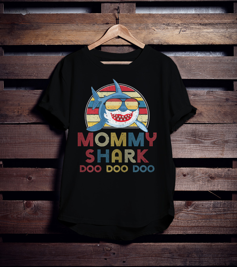Mommy Shark Doo Doo Doo Retro T-Shirt