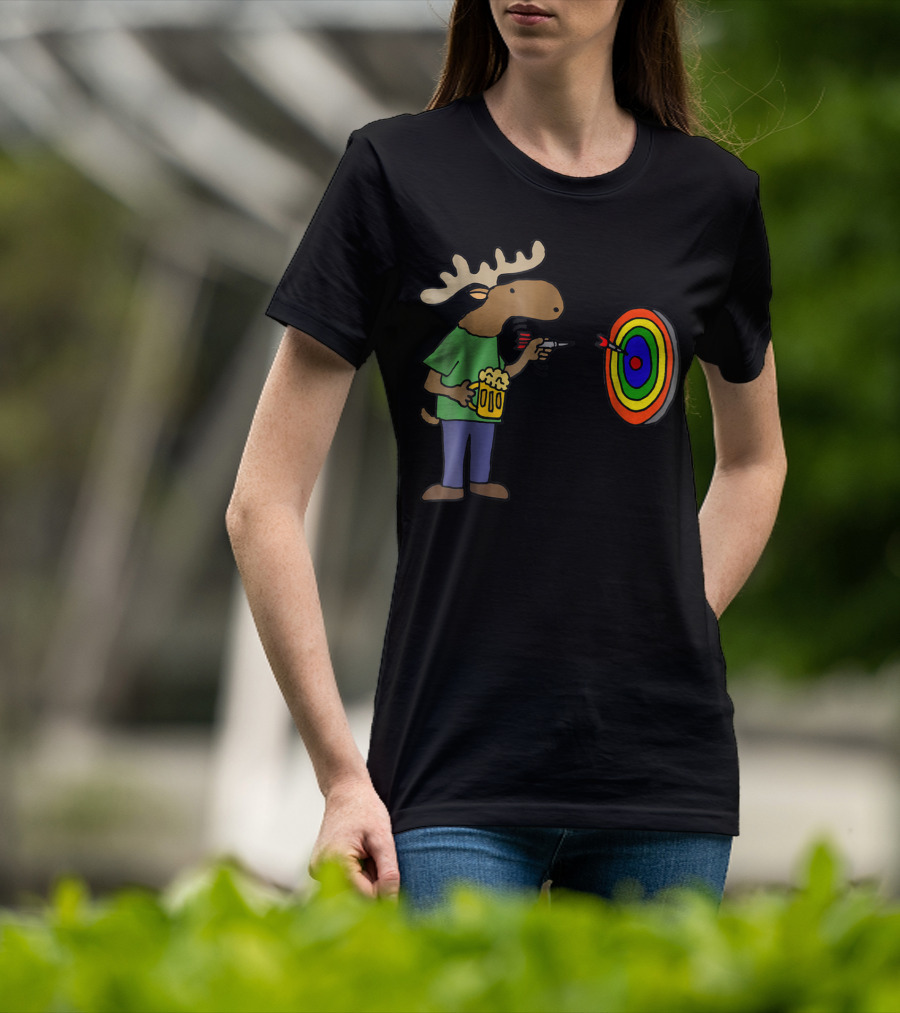 SmileteesHob Funny Moose With Beer Throwing Darts At Colorful Target T-Shirt