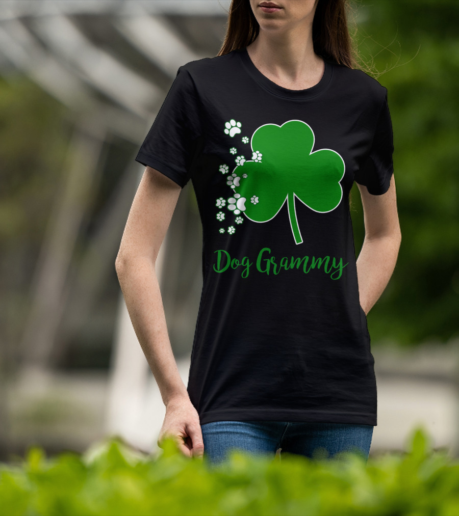 Dog Grammy Irish Shamrock With Paw Prints Best Grandmother's T-Shirt