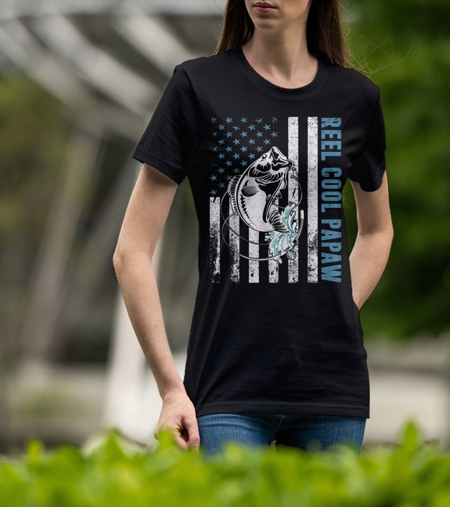 Reel Cool Papaw American Fishing Lovers Patriotic Vintage Bass T-Shirt
