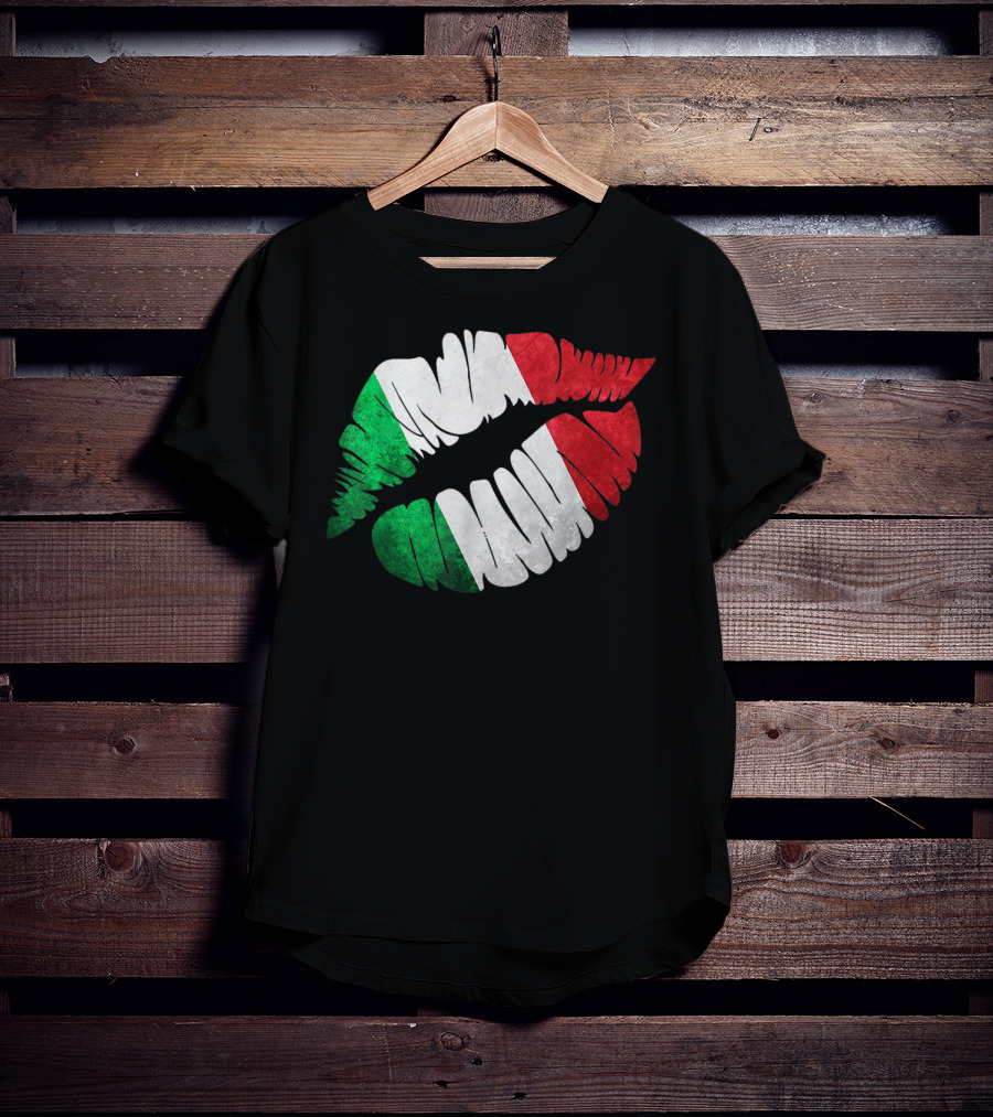 Italy Flag Distressed Patriotic Kiss T-Shirt