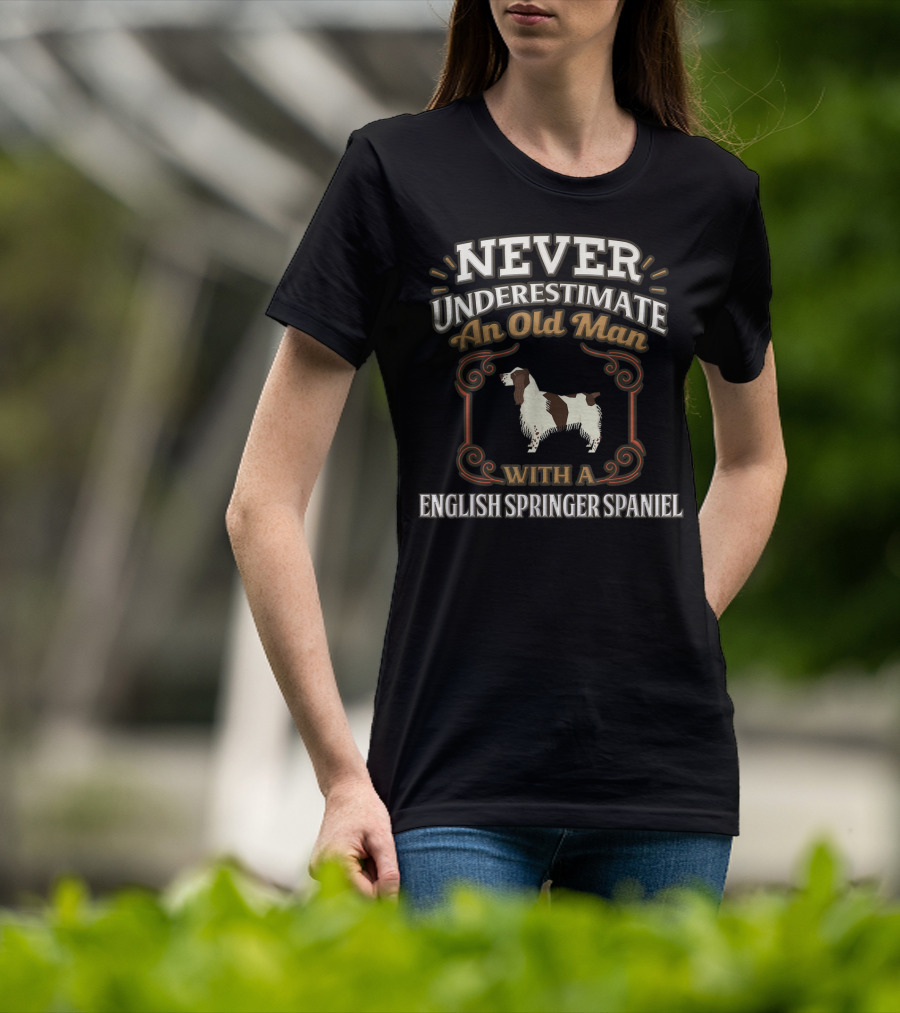 NEVER UNDERESTIMATE AN OLD MAN WITH A ENGLISH SPRINGER SPANIEL T-Shirt