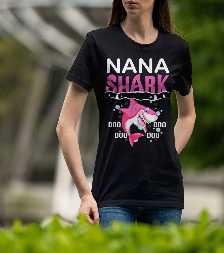 Nana Shark Doo Doo Doo Mothers Pink Shark With Bubbles T-Shirt