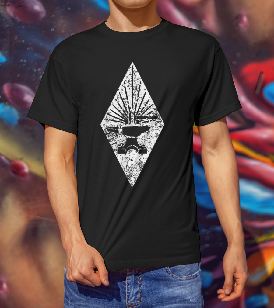 Distressed Vintage Blacksmith Anvil With Iron Hammer T-Shirt