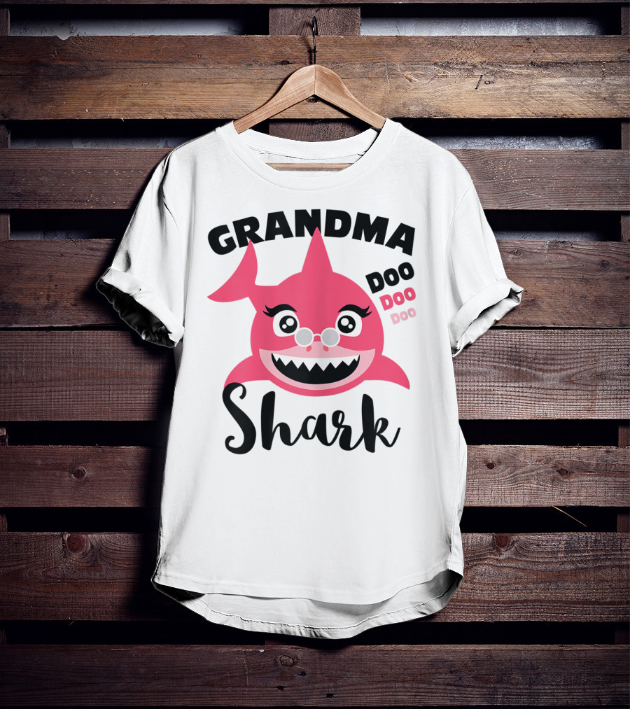 Grandma Shark Doo Doo Doo Pink Shark With Glasses T-Shirt