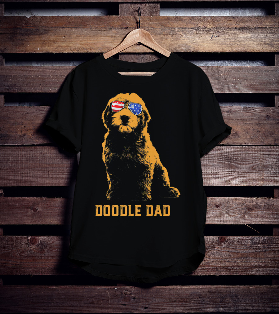 Doodle Dad Men's Goldendoodle With American Flag Sunglasses T-Shirt