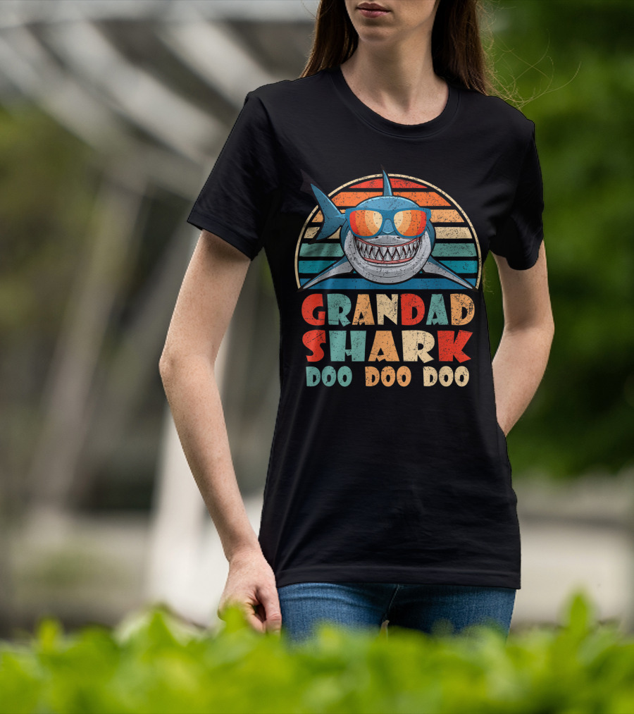 Grandad Shark Doo Doo Doo Vintage Stripes Sunglasses Mens Family Birthday T-Shirt