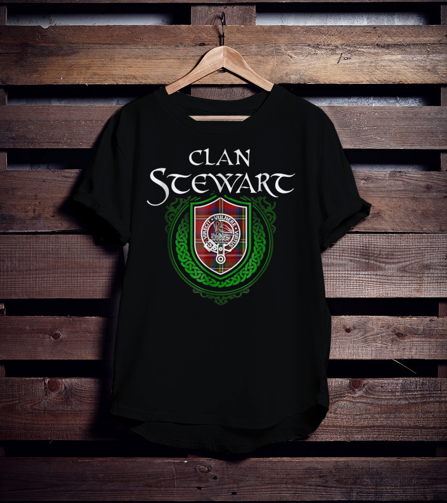 Clan Stewart Scottish Tartan Crest Badge With Gaelic Motto T-Shirt