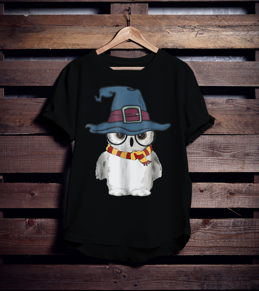 Cute Owl Wizard Hat With Striped Scarf T-Shirt