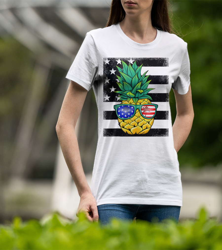 Hawaiian Pineapple With American Flag Sunglasses On Distressed Stars And Stripes Background T-Shirt