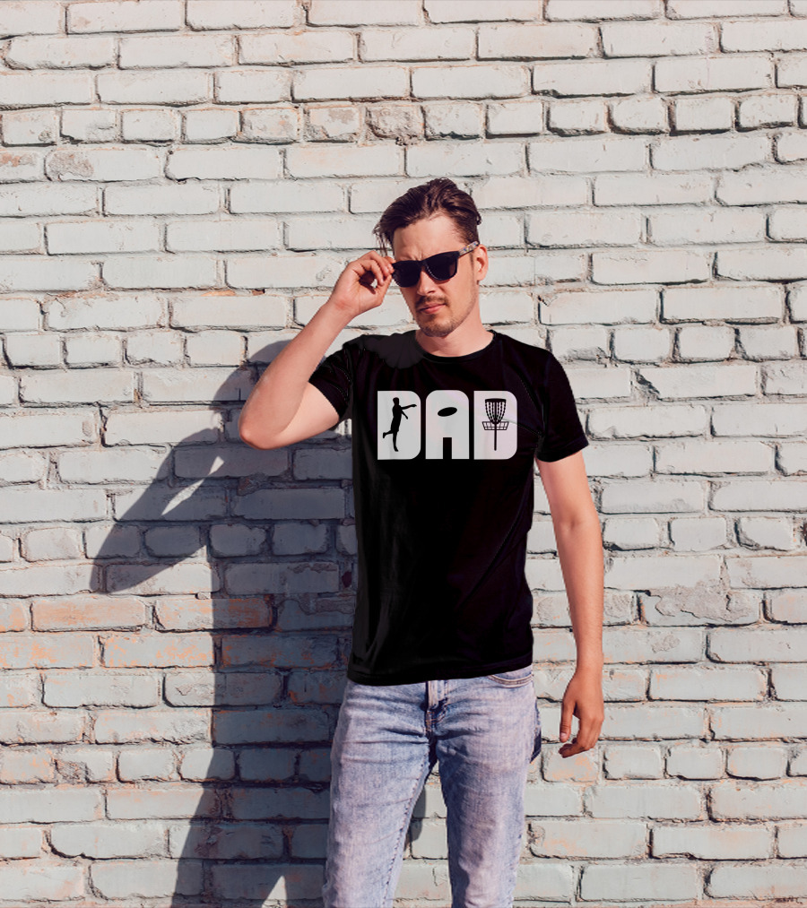 Funny Disc Golf Dad Throwing Frisbee Basket T-Shirt