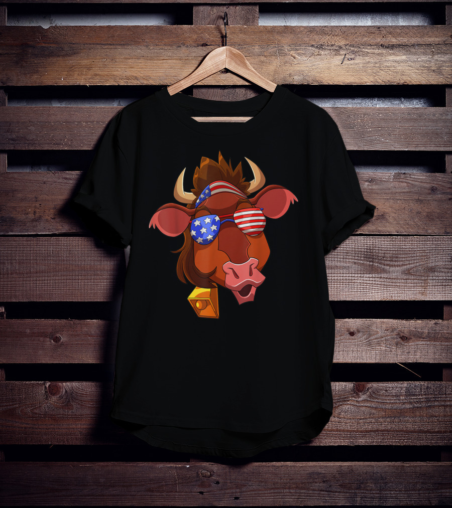 Patriotic American Flag Sunglasses Cow USA Independence Day T-Shirt