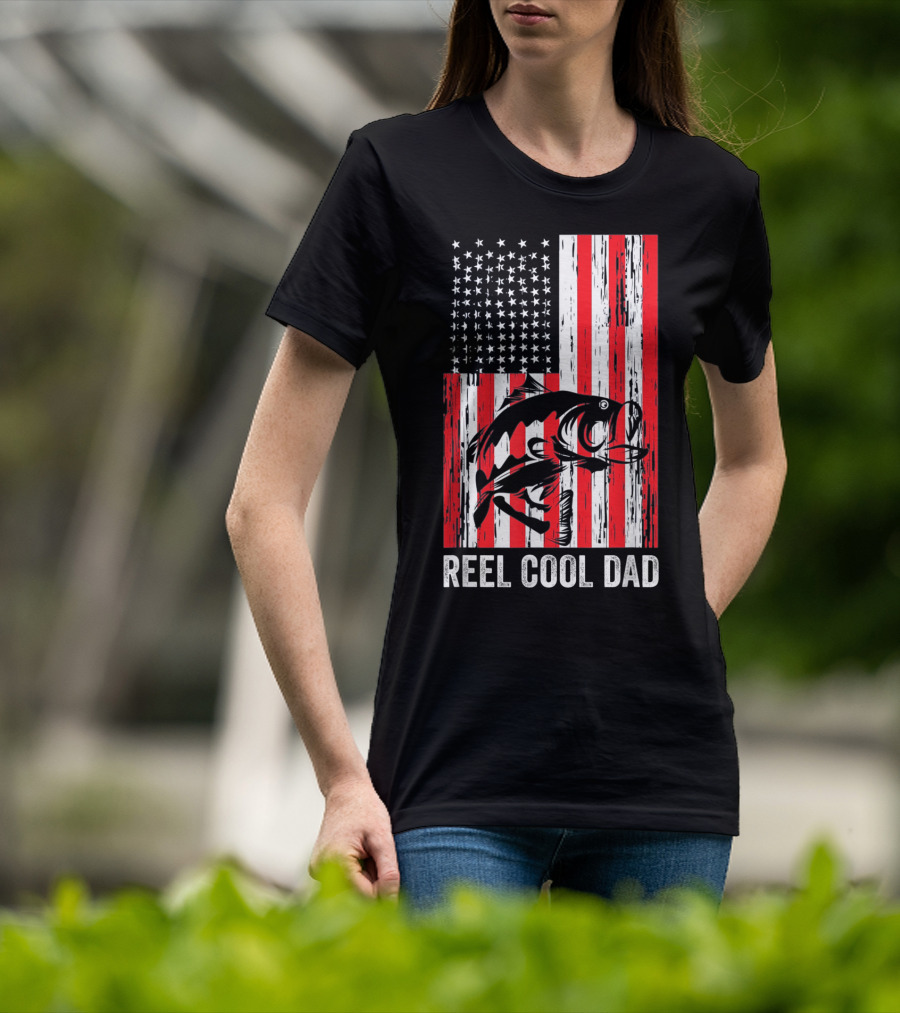 Reel Cool Dad Vintage Fisherman American Flag Father's Day T-Shirt