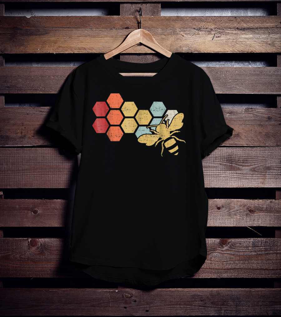 Retro Vintage Honeycomb And Bee Design Beekeeper Beekeeping Honey T-Shirt