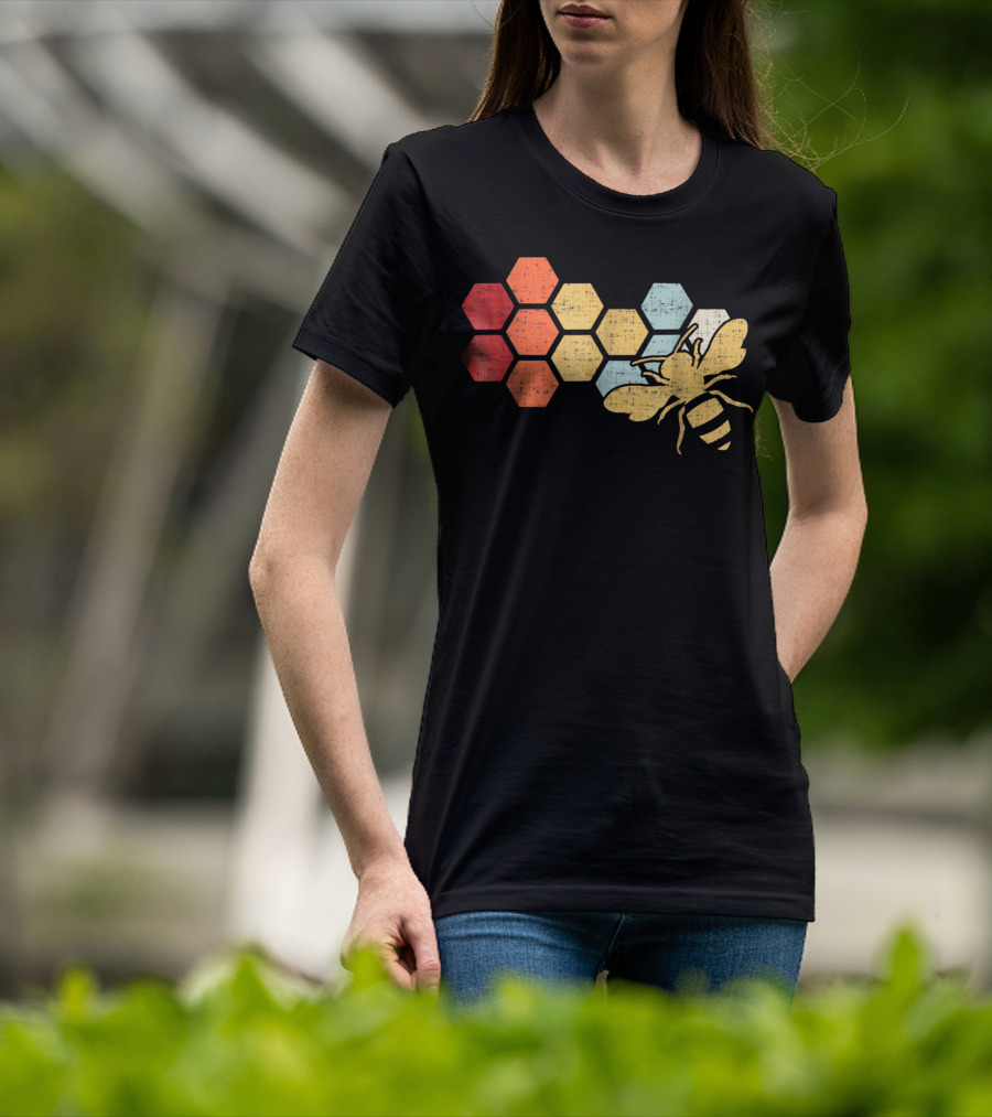 Retro Vintage Honeycomb And Bee Design Beekeeper Beekeeping Honey T-Shirt