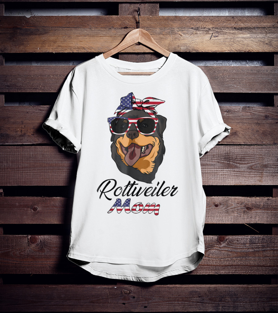 Rottweiler Mom Bandana Glasses American Flag T-Shirt