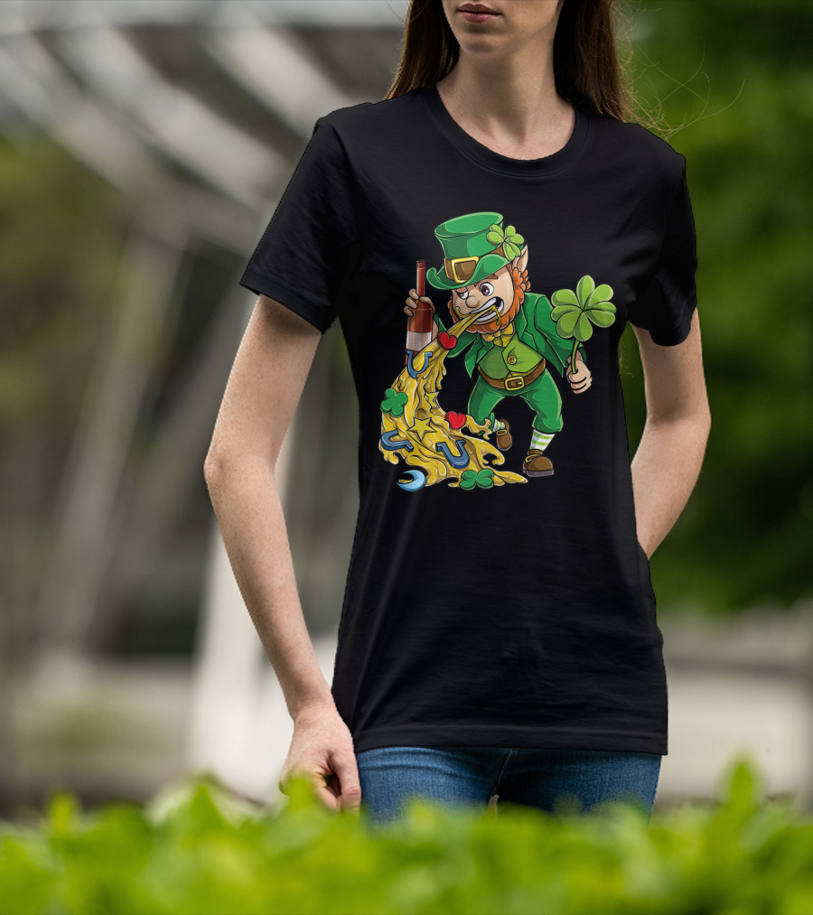 Leprechaun Tossing Lucky Charms St Patrick's Day T-Shirt