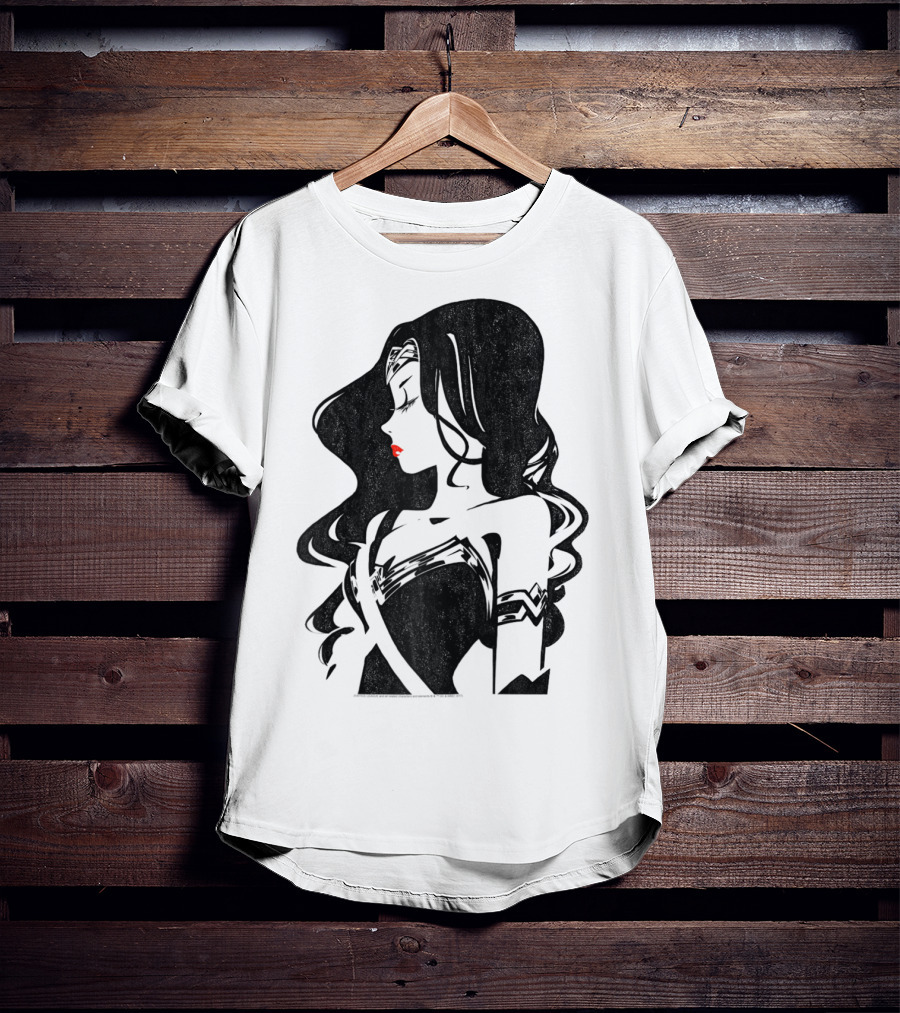 Justice League Wonder Woman Profile Silhouette With Red Lips T-Shirt
