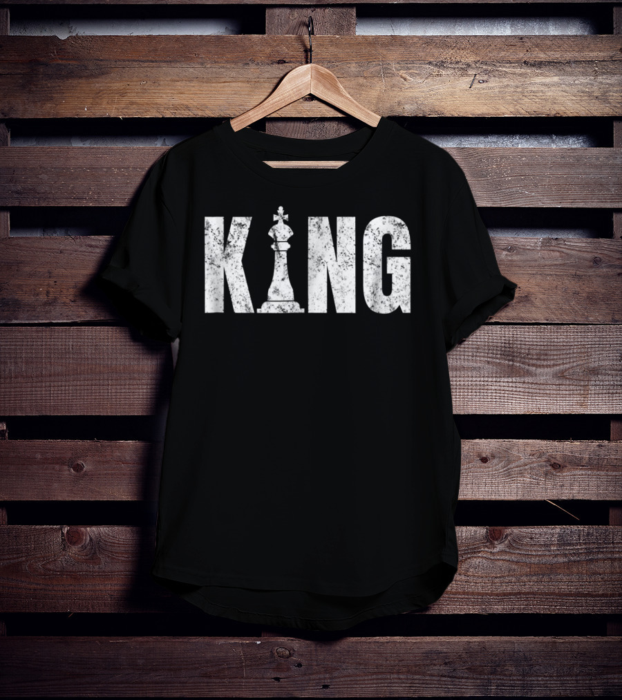 King Chess Piece Distressed Vintage Chess Player T-Shirt