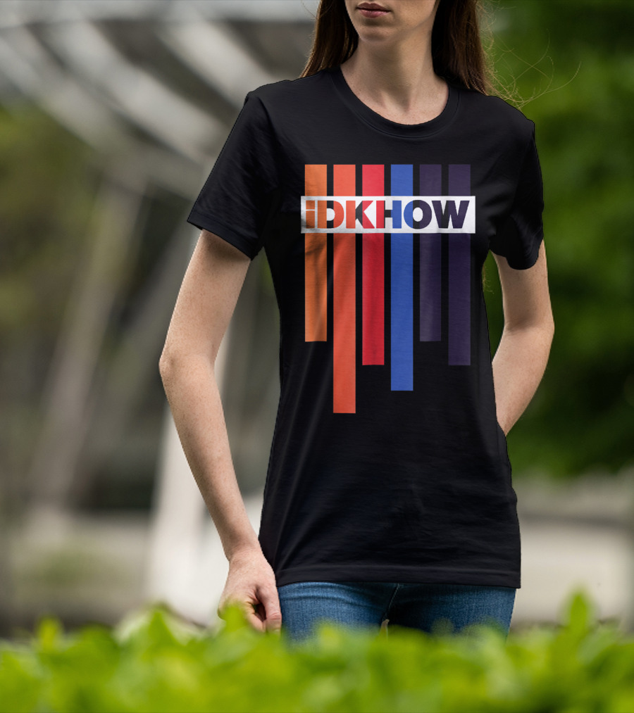 Barras De Color IDKHOW Letras Con Fondo Negro Y Blanco T-Shirt