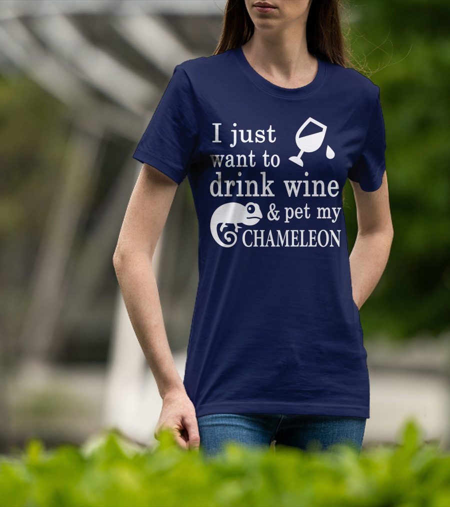 I Just Want To Drink Wine And Pet My Chameleon T-Shirt