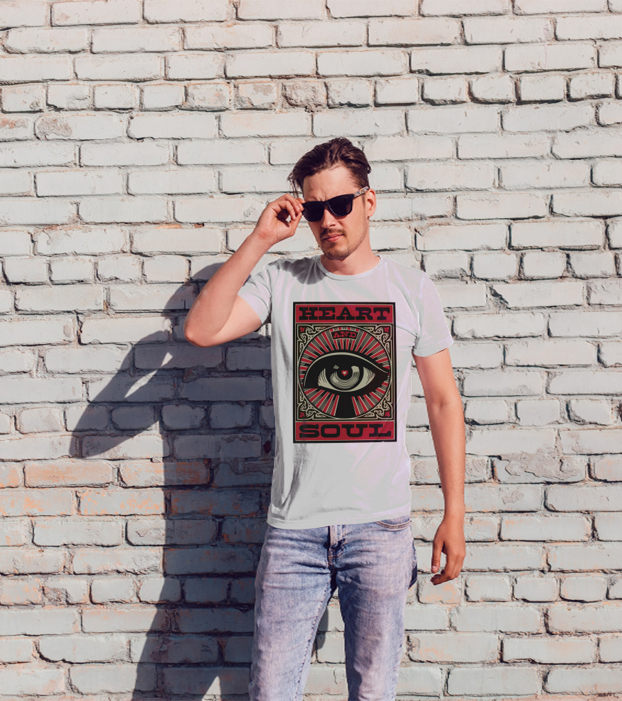Heart And Soul Eye Art Radiating Love T-Shirt