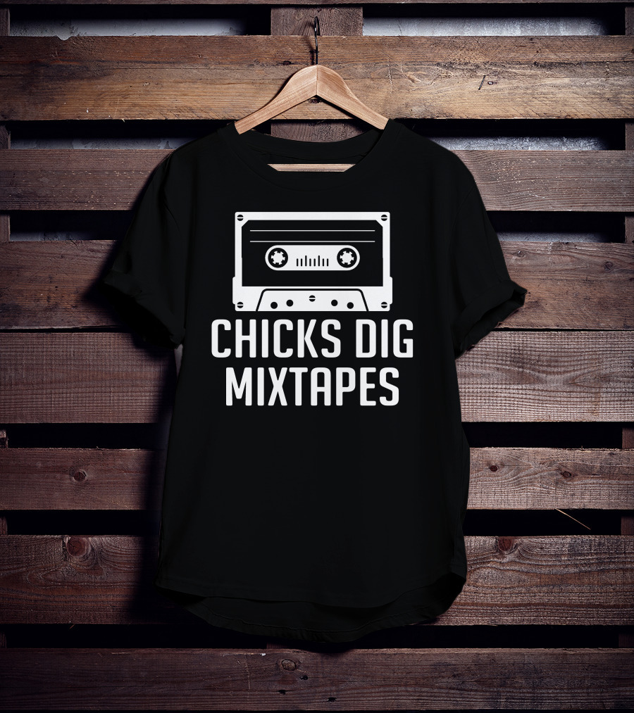 Chicks Dig Mixtapes Cassette Tape Retro Music Appeal T-Shirt