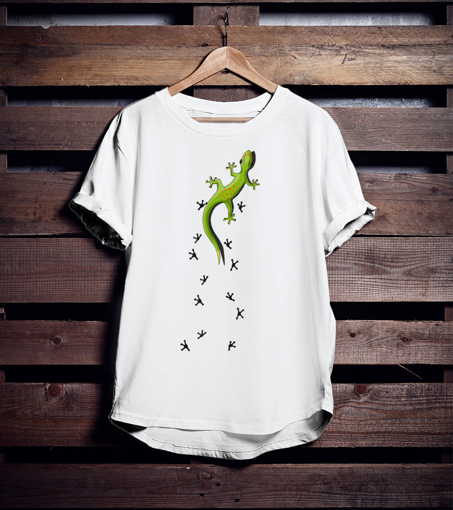 Clever Green Lizard Reptile Tracks Climbing Gecko T-Shirt