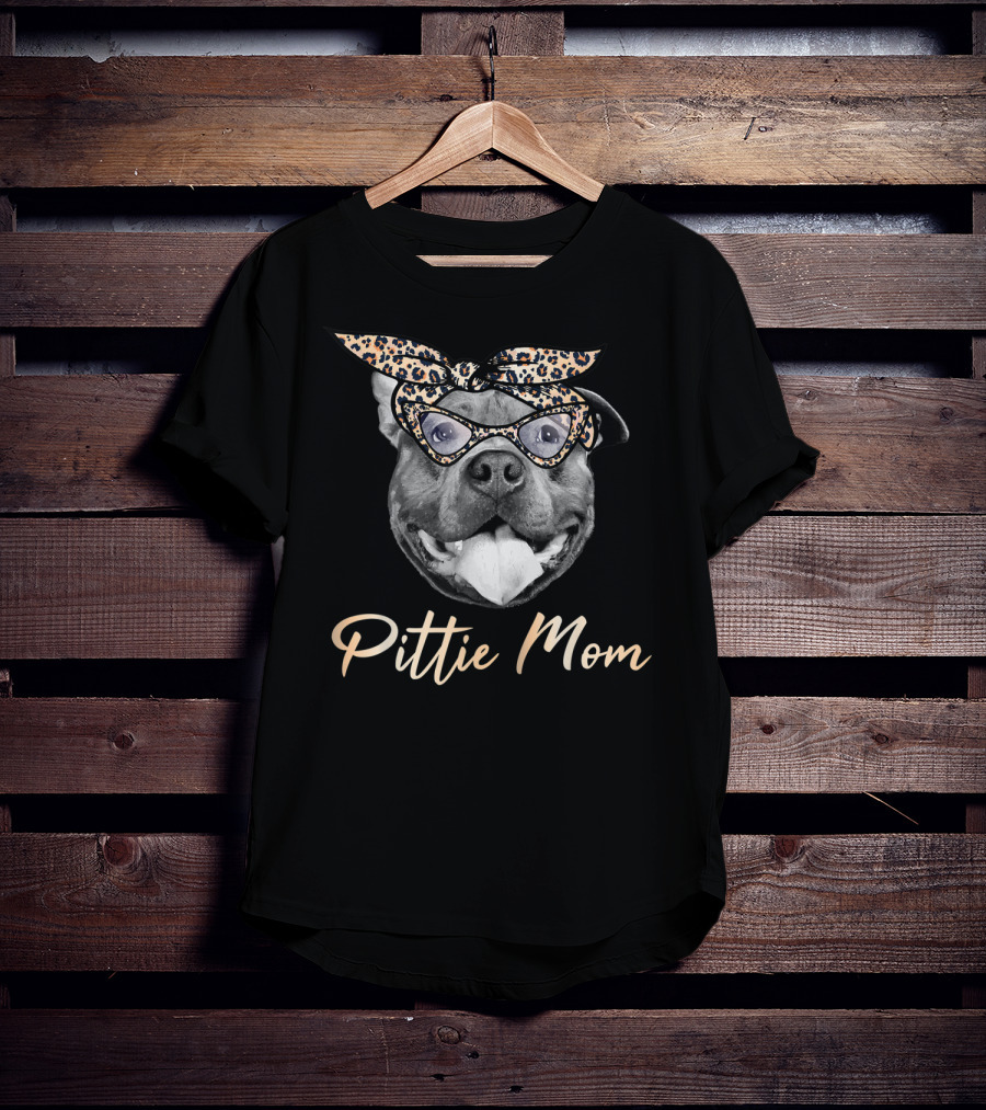 Pittie Mom Cute Pitbull Mama Leopard Print Pitbull Bandana Glasses T-Shirt
