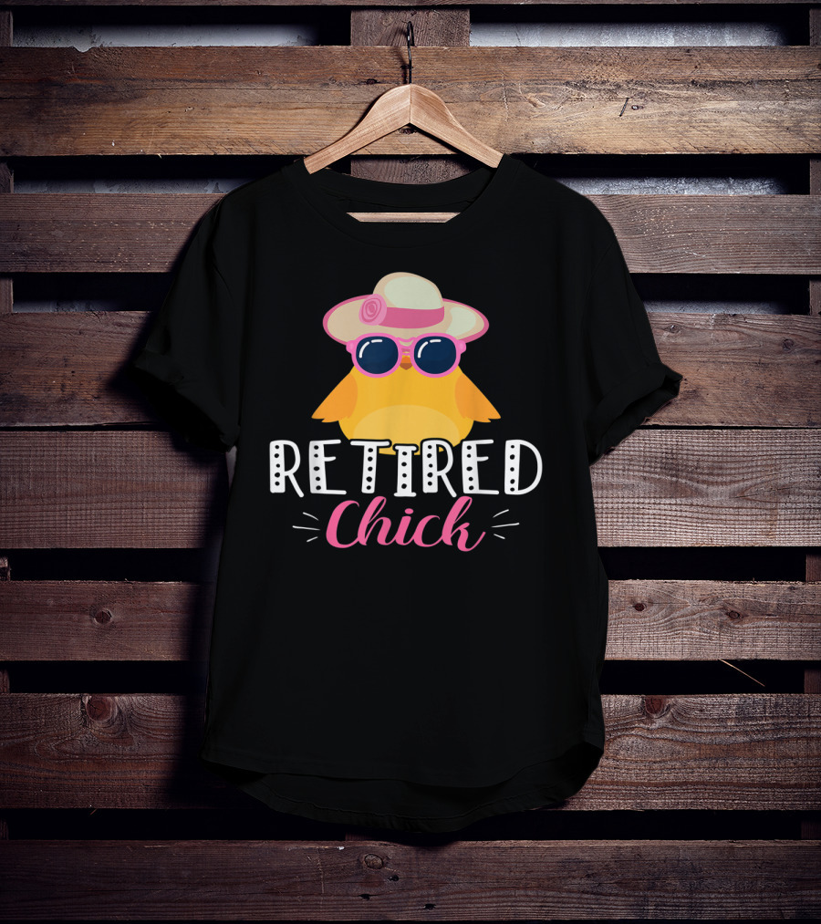 Retired Chick Wearing Sunglasses And Hat For Women's Retirement Party T-Shirt
