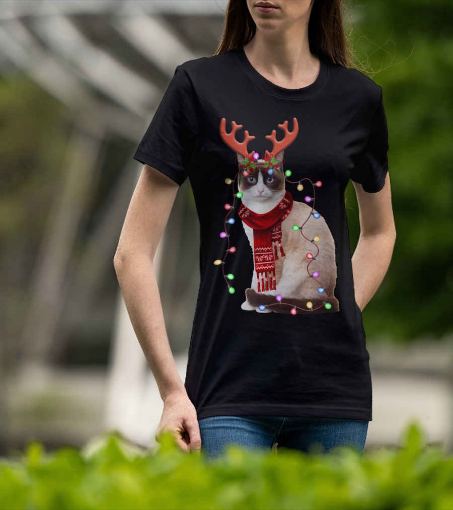 Santa Siamese Cat Reindeer Antlers Wrapped In Christmas Lights T-Shirt