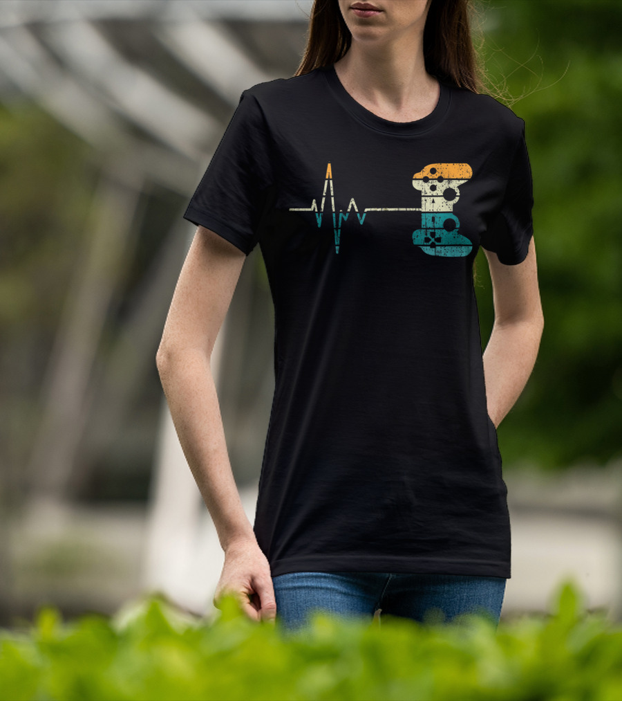 Retro Game Controller Heartbeat Video Game Lover T-Shirt