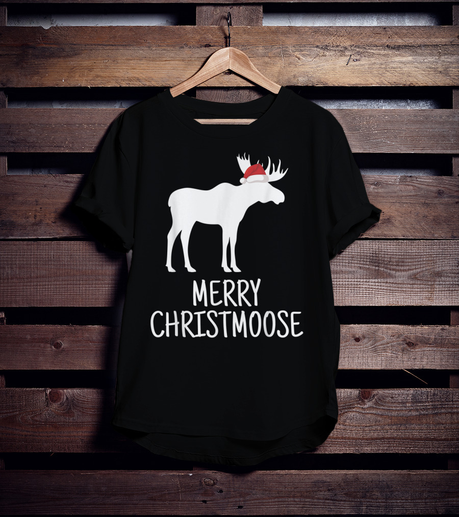 Merry Christmoose Funny Pun Animal Holiday Moose With Santa Hat T-Shirt