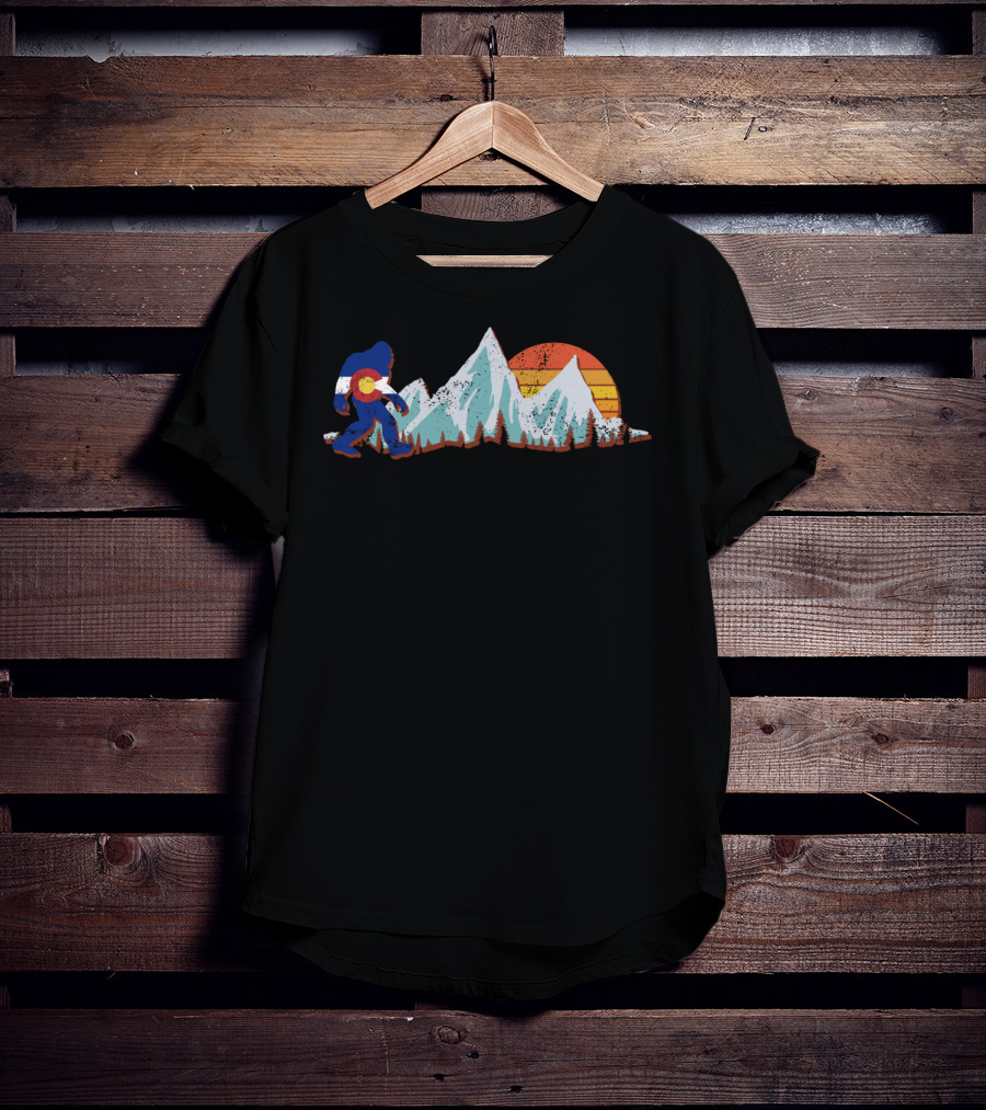 Colorado Flag Bigfoot Silhouette Mountain Scene With Sunset T-Shirt