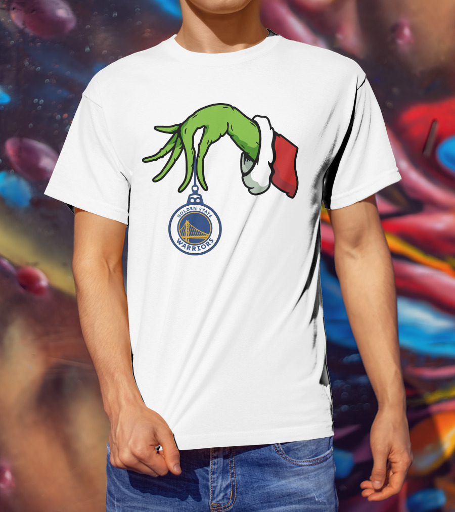 The Grinch Hand Holding Golden State Warriors T-Shirt