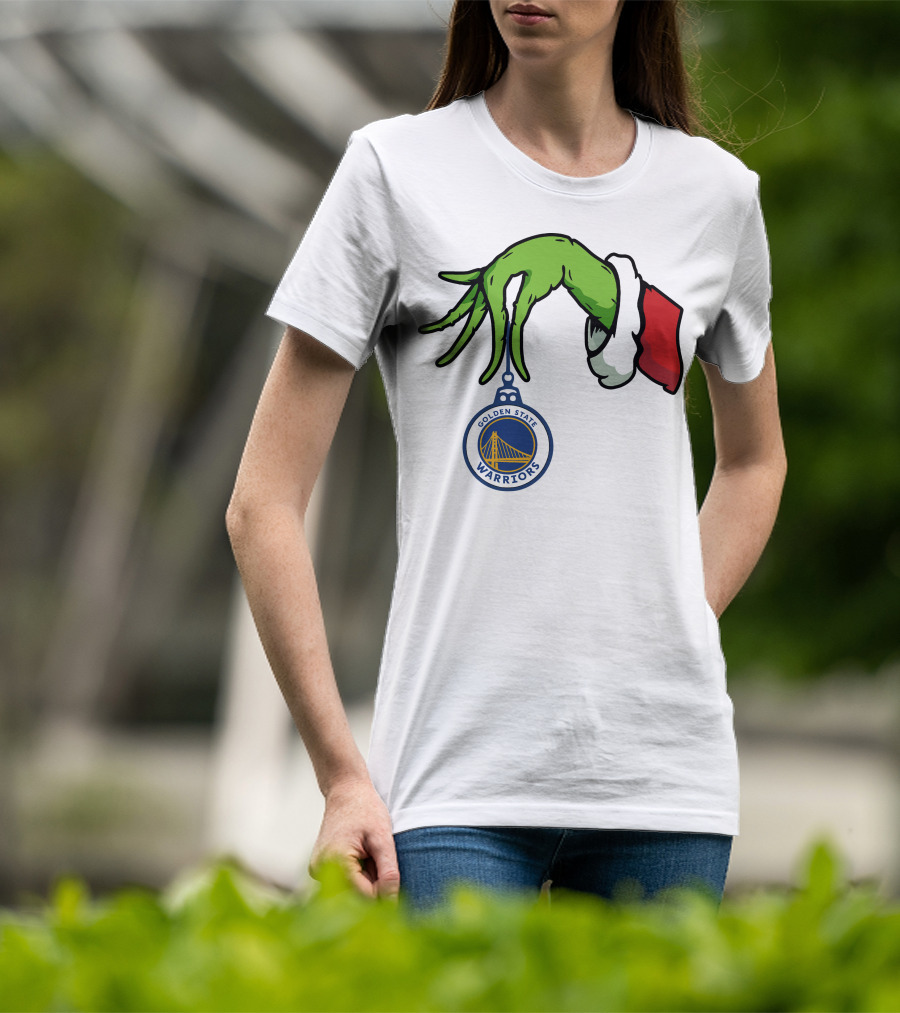 The Grinch Hand Holding Golden State Warriors T-Shirt