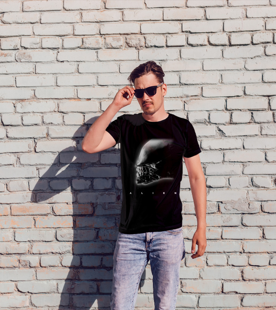 ALIEN Xenomorph Head Black And White Horror Movie Classic T-Shirt