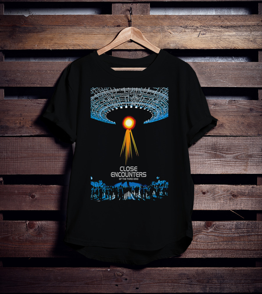 Close Encounters Of The Third Kind UFO Beam With Silhouetted Crowd T-Shirt
