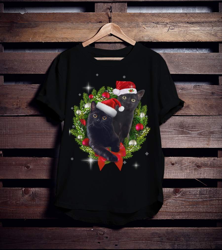 Christmas Cats With Santa Hats In Holiday Wreath T-Shirt