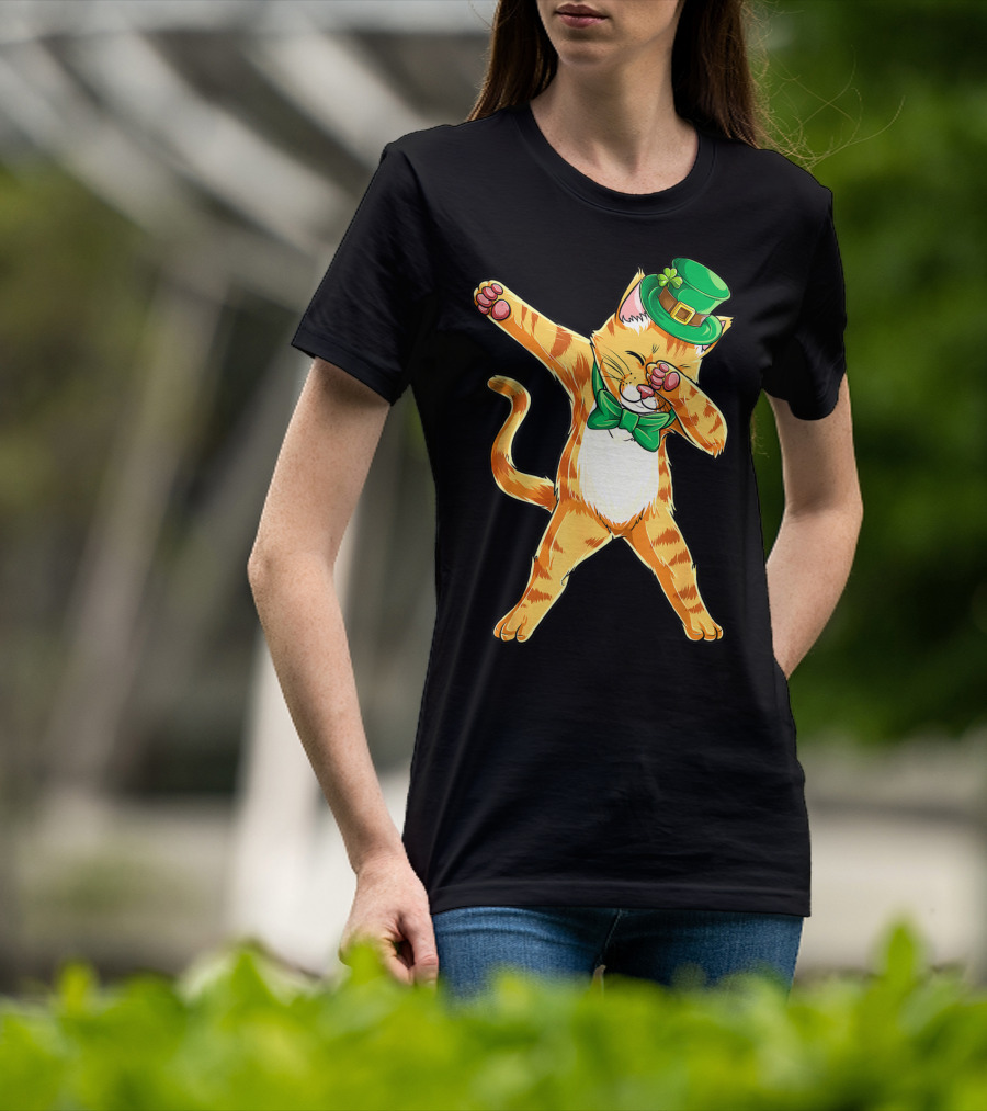 Dabbing Cat St Patricks Day Green Bow Tie Leprechaun Hat T-Shirt