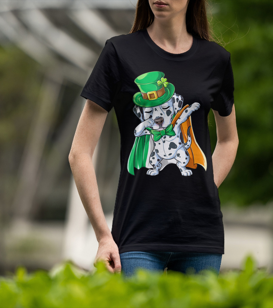 Dabbing Dalmatian St Patricks Day Leprechaun Irish Dog With Green Hat And Cape T-Shirt