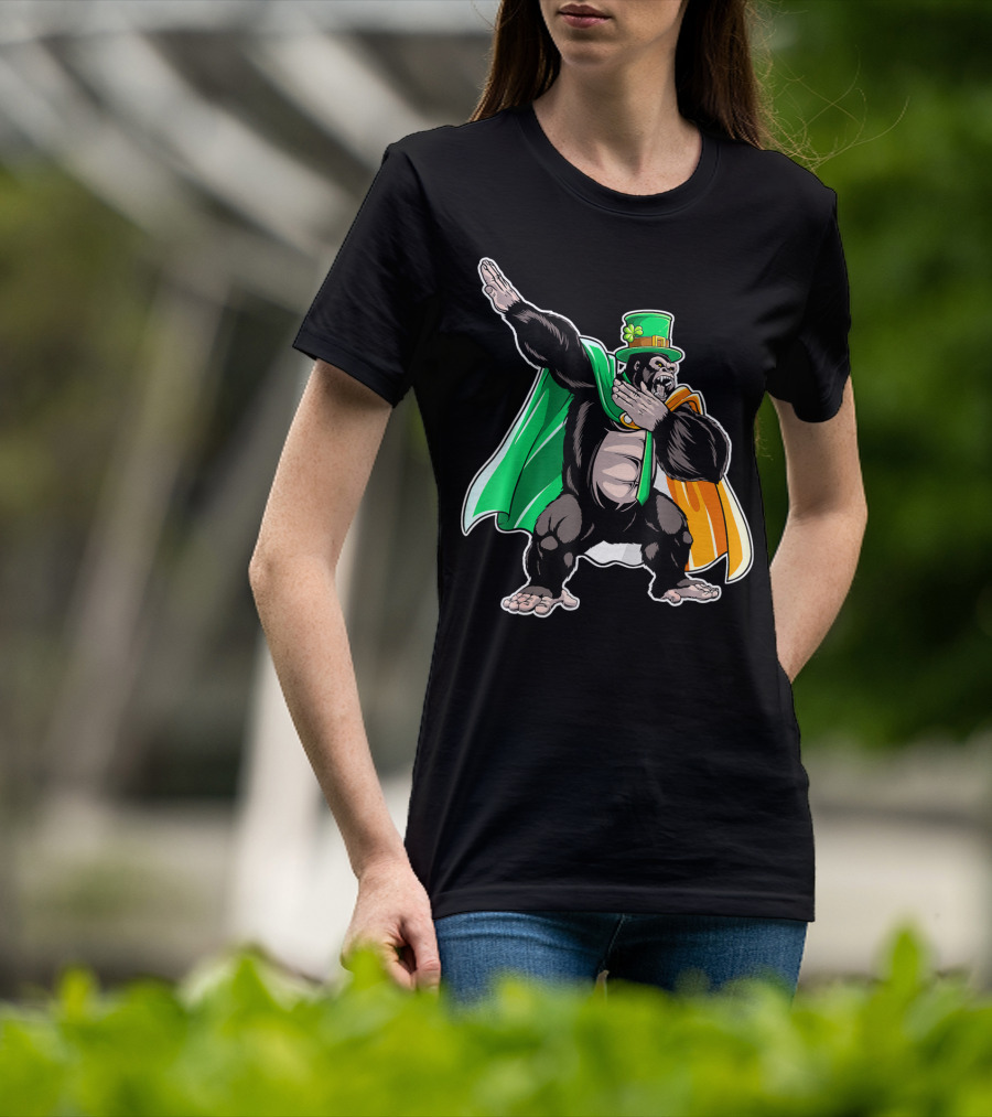 Dabbing Gorilla St Patricks Day Men Leprechaun Irish Cape T-Shirt