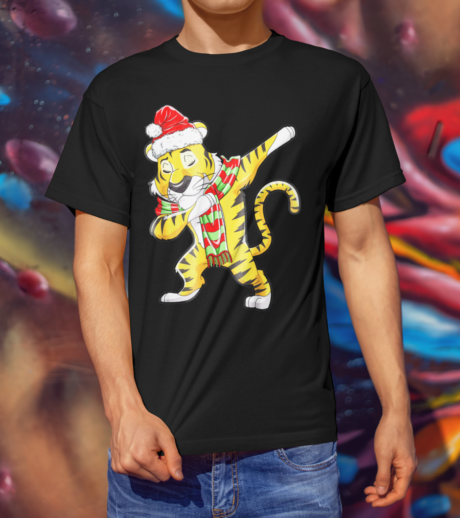 Dabbing Tiger Santa In Santa Hat And Festive Scarf T-Shirt