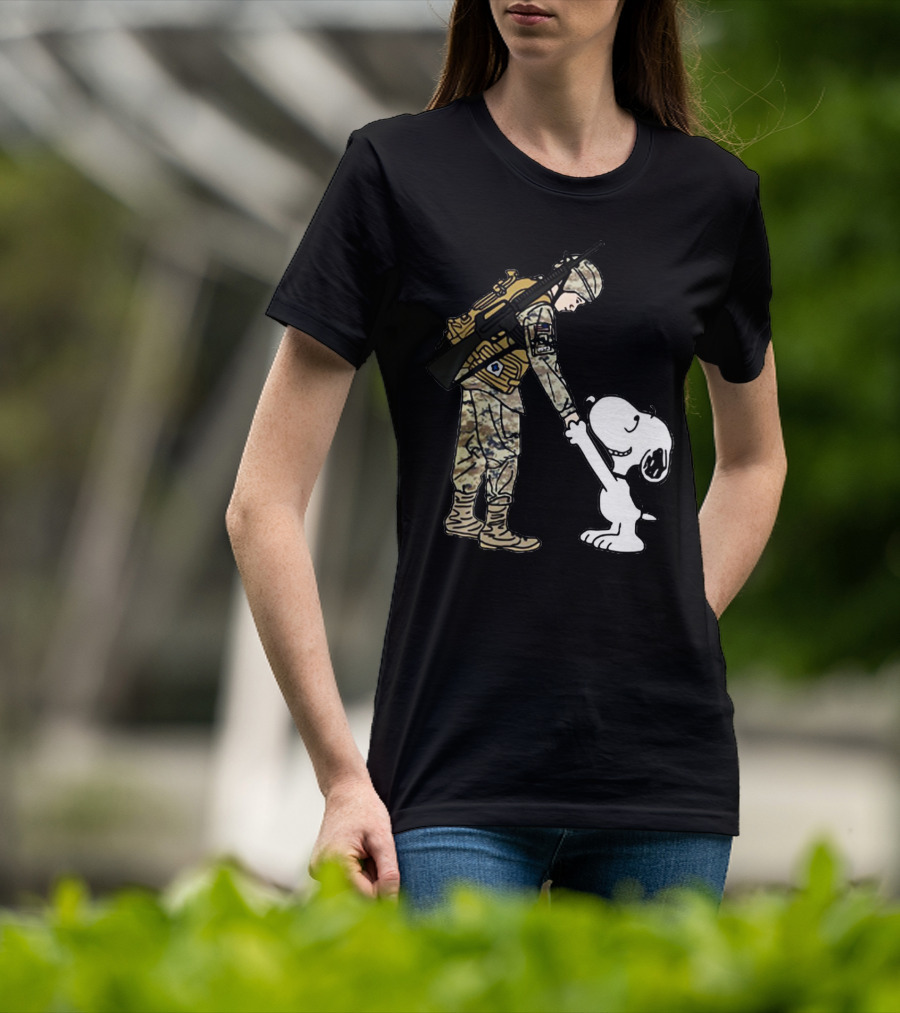 Veteran And Snoopy Dog Saluting Friendship T-Shirt