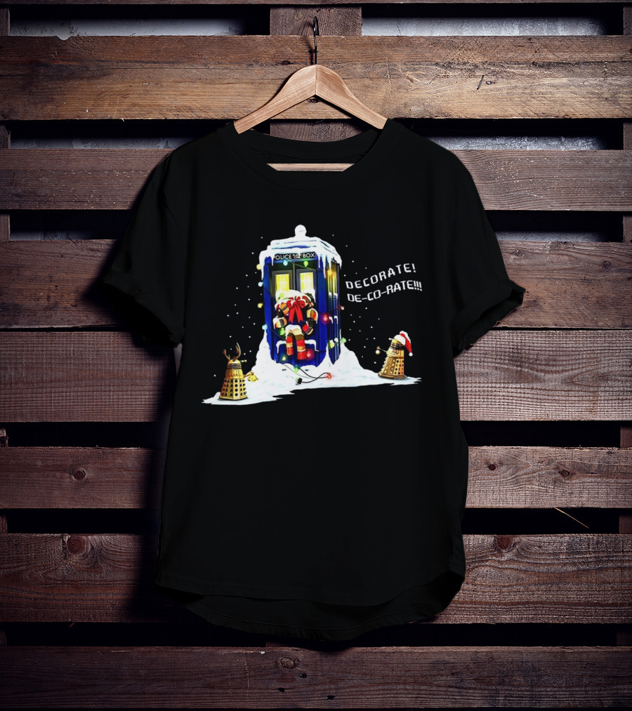 Doctor Who TARDIS Daleks Decorate Christmas Scene T-Shirt